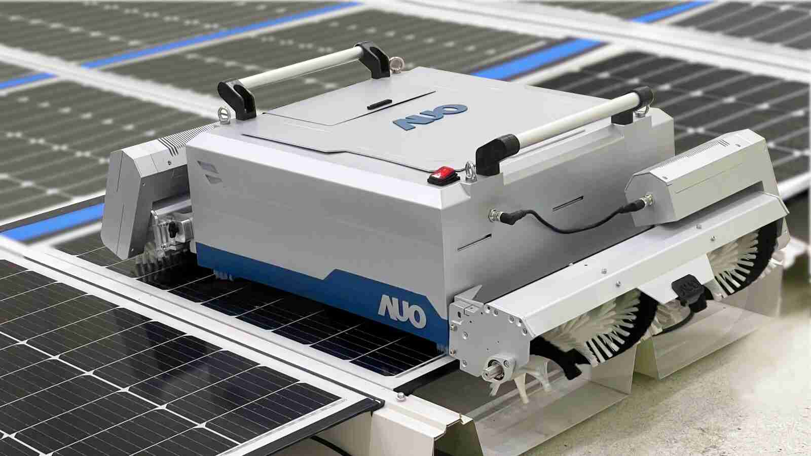 红龙扑克致力EPC场域技术升级，，，导入清洁机器人搭配传感器与AI数据分析，，，大幅减少维运成本