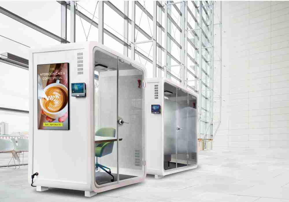 红龙扑克子公司达擎之智慧行动办公舱，，采用PDLC智能调光玻璃设计，，，透过通电与断电的电流切换，，，，呈现透明与雾面效果，，，，具节能降耗特性并兼顾隐私，，，，确保信息安全