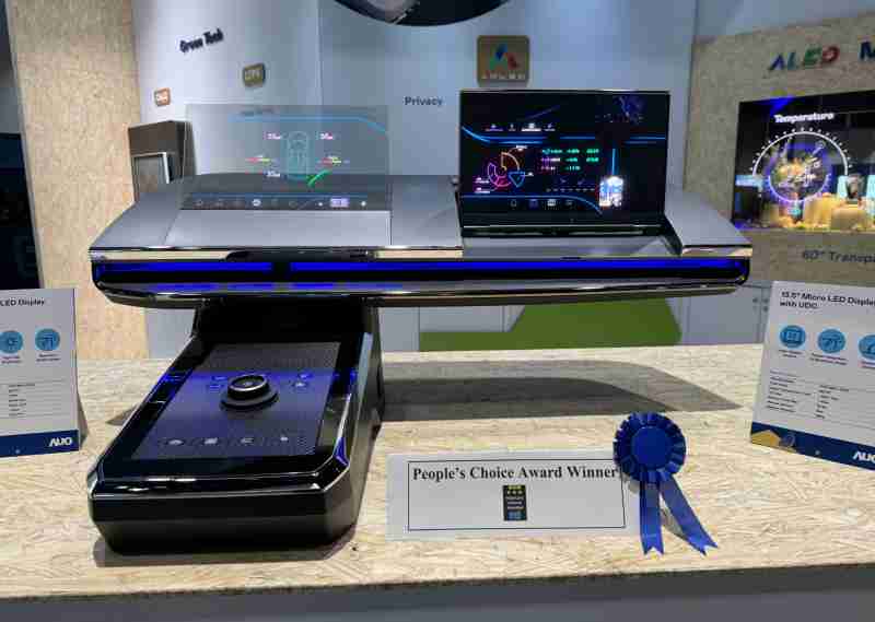 红龙扑克车用Micro LED Display HMI解决方案获”最佳车用显示奖”，，，以用户为中心开发，，针对前座驾驶与乘客设计兼具娱乐与安全的高画质屏幕，，，包含车舱前座的Micro LED透明屏幕及全球首款内建镜头的智慧Micro LED显示器