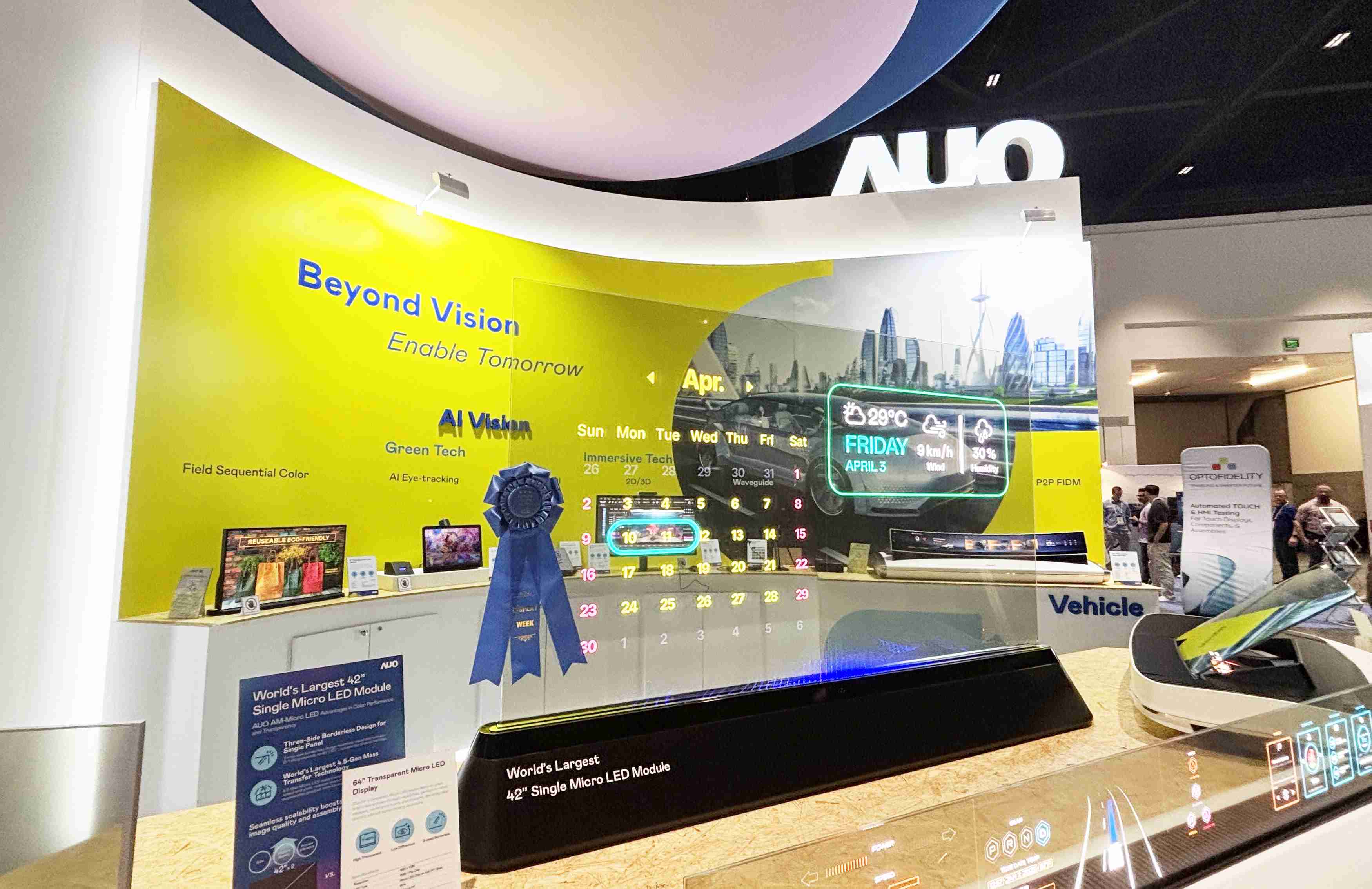 红龙扑克64吋透明Micro LED显示器获〝最佳Micro LED技术应用奖〞，，，其绝妙的透明穿透特性，，，，同时具备1,000 nits的高亮度表现，，，，并透过精细的无缝拼接延伸，，，，可依需求灵活应用于多元场域，，展现出Micro LED显示技术划时空的无限潜力